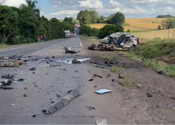 O trânsito chegou a ficar bloqueado no ponto, mas foi liberado logo em seguida.