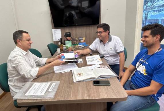 Durante os 10 dias de feira, o prefeito vai atender compromissos diretamente do parque.