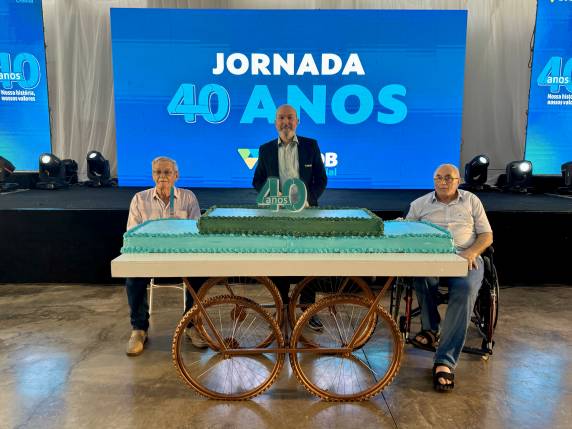 Com a presença do presidente do Sicoob Central, Rui Schneider da Silva, ato inaugurou painel inédito com imagem das mulheres fundadoras