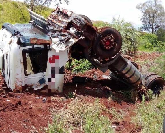 O homem relatou que perdeu o controle da direção depois o condutor de um Celta parou no meio da pista, forçando ele a frear para não bater
