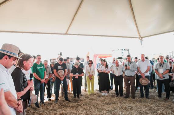 A ação promovida pela Fenasoja, através da Comissão da Exporural, contou com o apoio da Massey Fergunson - AGCO e da John Deere, bem como apresentação dos dados pela Emater/RS-Ascar. 