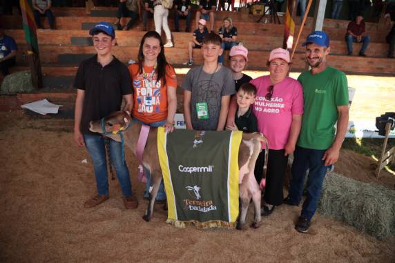 A região Noroeste do estado é uma das mais importantes bacias leiteiras do Rio Grande do Sul, e neste contexto, o sexto dia de Fenasoja foi de programação intensa no Pavilhão do Gado Leiteiro do Parque de Exposições, com inúmeras atividades envolvendo produtores, acadêmicos e visitantes ao longo do dia.