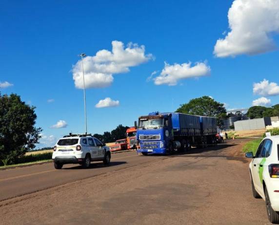 O acidente ocorreu no trevo de acesso a cidade, conhecido como Trevo da Bandeira