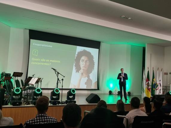 O novo nome da Cooperativa SIcredi,  com sede em Três de Maio, foi anunciado neste 5 de dezembro