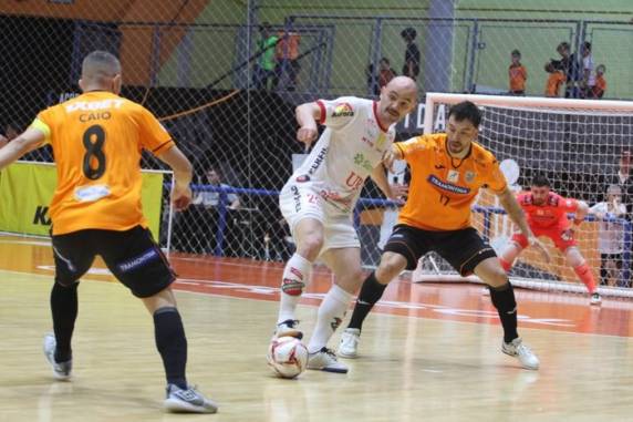 Em casa, equipe de Carlos Barbosa superou o Galo no tempo normal e na prorrogação, garantindo mais um título estadual nas quadras