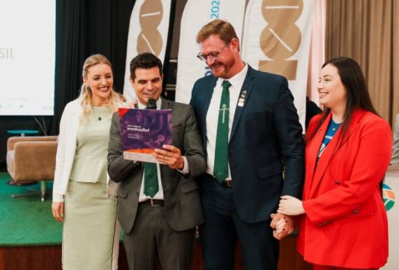 O atual vice-presidente da feira, Marcos Servat, foi oficialmente apresentado como Presidente da Fenasoja 2026. 