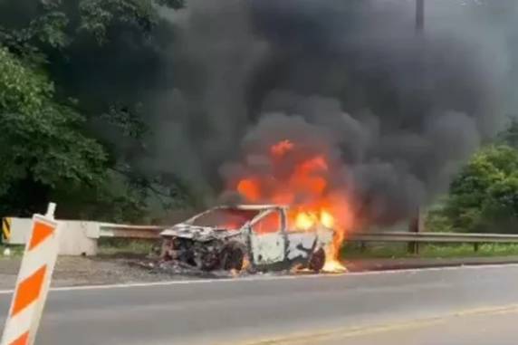Incêndio foi causado por possível falha mecânica, segundo a Polícia Rodoviária Federal (PRF)