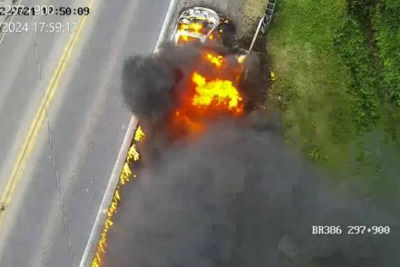 Incêndio foi causado por possível falha mecânica, segundo a Polícia Rodoviária Federal (PRF)