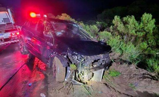 Batida frontal entre dois veículos na SC-350 deixa vítima fatal e feridos em Lebon Régis