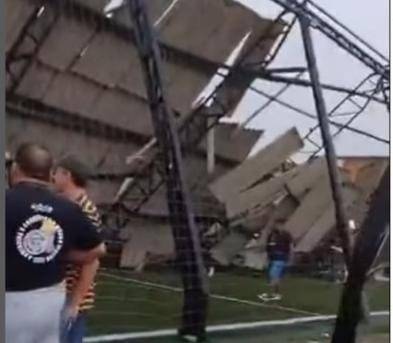 Estrutura de quadra de esportes veio abaixo com o a força do vento do ciclone em Butiá durante uma festa de fim de ano