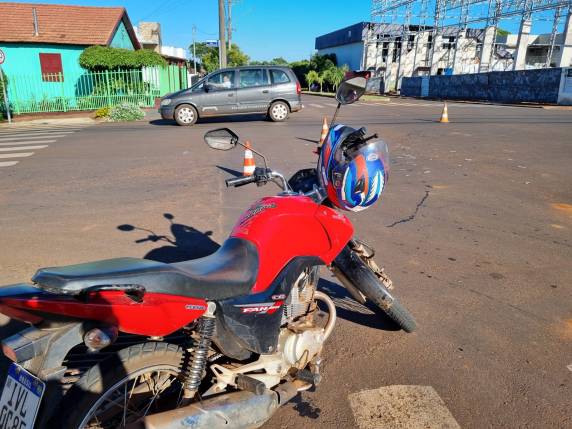 O acidente envolveu moto e carro na Av. Medianeira