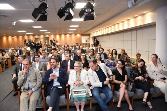 O gerente comercial do HVS, Neri Potrich acompanhou a solenidade.