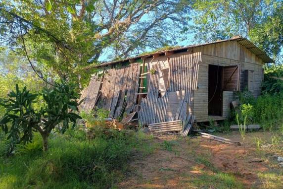 Vítima de 17 anos foi mantida em cativeiro em um casebre em área rural, após ser levada por homens que se passaram por policiais, em Viamão