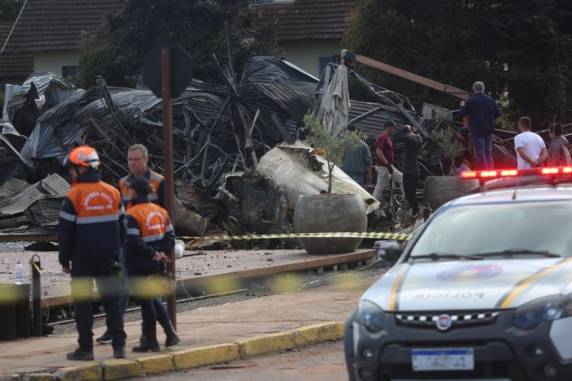 As vítimas, que têm queimaduras de 2º e 3º grau, foram encaminhadas aos hospitais Cristo Redentor e de Pronto Socorro (HPS), em Porto Alegre
