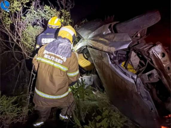 Acidente aconteceu na madrugada desta quinta-feira