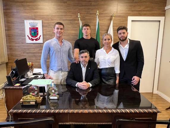 O Presidente da Câmara Municipal de Vereadores, Marcos Knorst (Migue), assumiu como Prefeito de Santa Rosa, enquanto Anderson Mantei e Aldemir Ulrich estão de férias