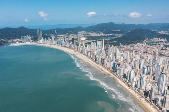 Segundo o Instituto do Meio Ambiente (IMA), litoral de Santa Catarina possui 71,4% locais próprios para banho (170); no levantamento anterior eram 73,9% (176)