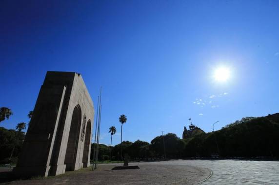 A quarta-feira, 1º de janeiro, será marcada por virada de tempo no Estado, com instabilidade em algumas regiões. Apesar disso, calor deve seguir predominando