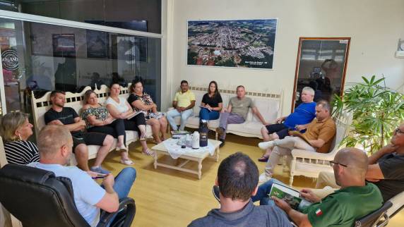 Durante os anúncios, o Prefeito Sehnem agradeceu aos secretários que estão deixando suas funções pelo trabalho realizado e expressou votos de sucesso aos novos secretários, confiante de que suas contribuições serão valiosas para o progresso de Boa Vista do Buricá.