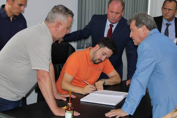 Nova administração encontrou prefeitura com porta encostada e ata de transmissão de posse em cima da mesa