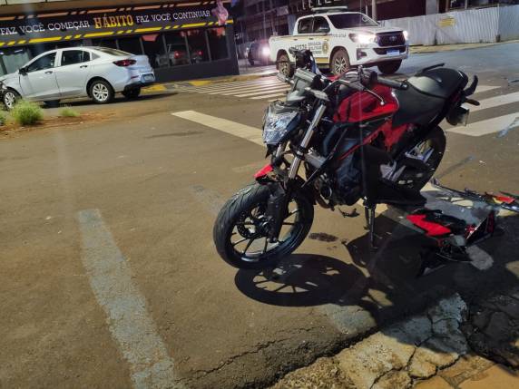 Veículos colidiram na esquina das ruas Padre Cacique e São Paulo