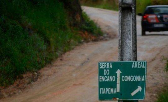 Defesa Civil é mobilizada e bairros sofrem com pontos críticos de alagamento; CMEI Alto São Bento foi invadido pela água
