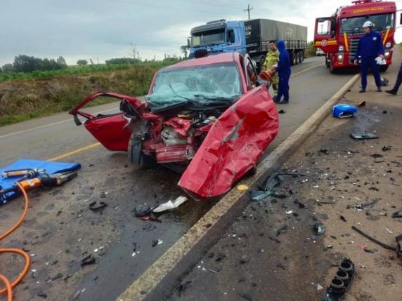 O acidente envolveu um Fiat Palio, com placas de Cruz Alta, e um Toyota Corolla, emplacado em Soledade.