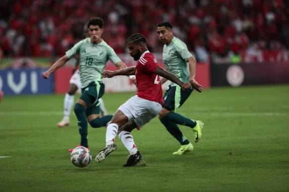 Equipe de Roger Machado criou poucas chances no Beira-Rio e foi superada por 2 a 0 no primeiro compromisso do ano