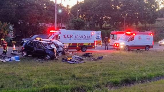 Segundo a PRF, um Meriva seguia no sentido interior-capital e o Scenic na contramão