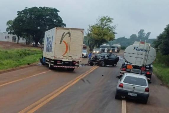 O trânsito chegou a fica interrompido na localidade de Esquina Boa Vista