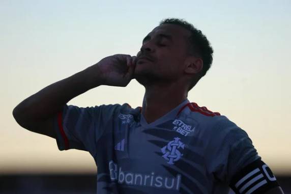 Colorado saiu na frente com gol de Alan Patrick, sofreu virada ainda no primeiro tempo, mas buscou a igualdade na segunda etapa com Victor Gabriel