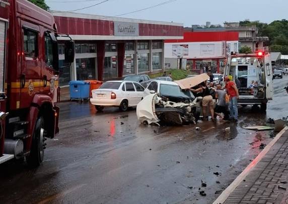 O acidente ocorreu na Av. Coronel Dico, no Centro da cidade