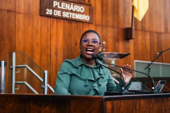 Laura Sito (PT) encaminhou ofício de solicitação à secretária da Educação, Raquel Teixeira