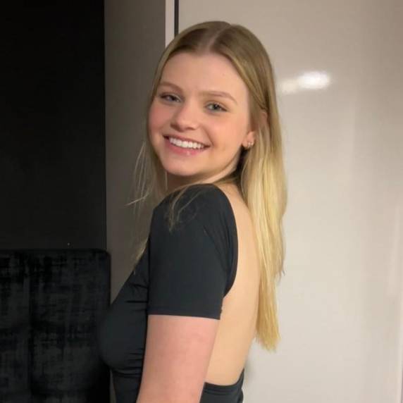 Camila Adam está pronta para cursar Fonoaudiologia