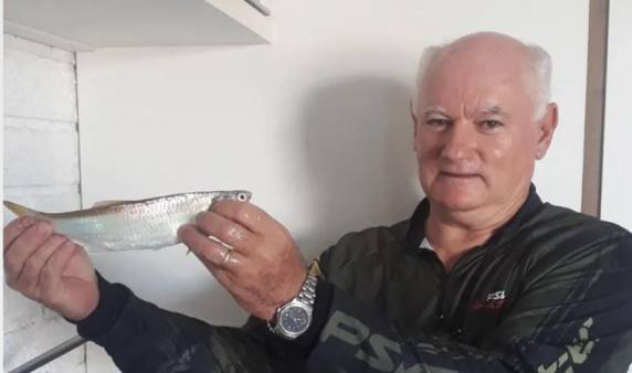 Peixe com 25 centímetros de comprimento foi capturado do Rio Tramandaí, pelo Sargento Élvio da reserva da Brigada Militar de Três de Maio