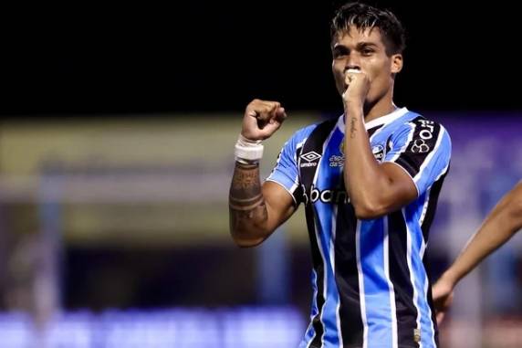 Tricolor abriu cinco pontos de vantagem para o segundo colocado do Grupo A após derrotar time da zona sul da Capital