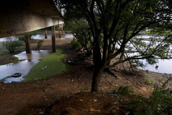 Situação mobiliza prefeituras para distribuição do recurso por meio de caminhões-pipa e gera preocupação quanto à produção agropecuária