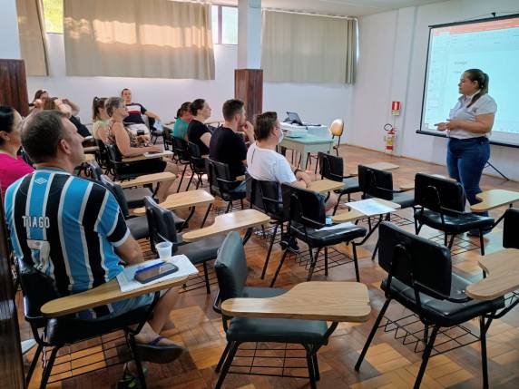 O grupo também participou de dinâmicas que tiveram como objetivo a revisão de posturas e automatismos na execução dos processos terapêuticos.