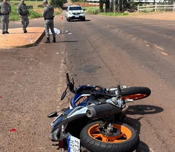 A vítima fatal conduzia uma moto que colidiu com um carro