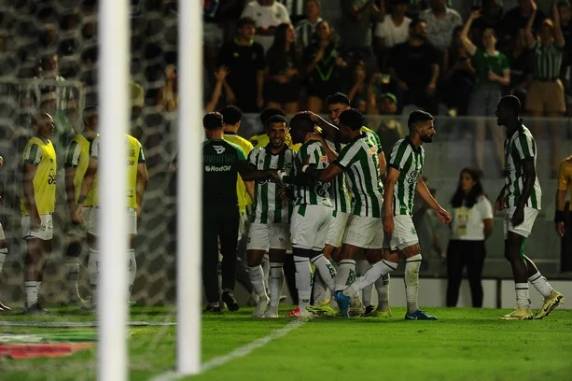 Tricolor preservou parte de seu time titular para o Gre-Nal e foi vazado pela primeira vez na temporada
