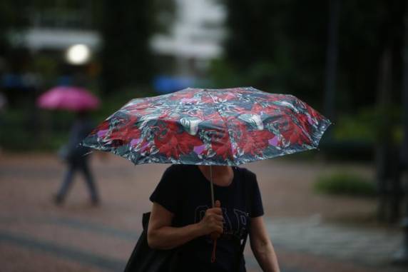 Haverá potencial para precipitações com raios e rajadas de vento. Além disso, não é descartado episódios pontuais de granizo, especialmente entre as regiões centrais e norte do Estado