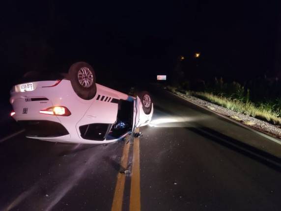 Apesar do acidente, o condutor não sofreu ferimentos.