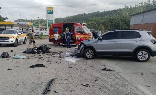 Carro cruzou a rodovia sem parar no acostamento, diz polícia
