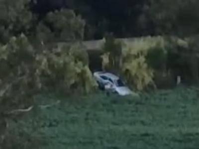 O acidente ocorreu logo após o guard rail metálico instalado no lado da rodovia