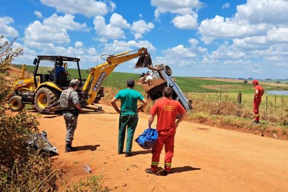Outras duas pessoas ficaram feridas. O caso foi registrado por volta das 9h30min deste domingo, na comunidade de Lajeado do Celso