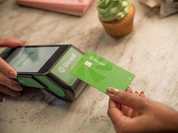 Instituição financeira cooperativa cresceu participação de mercado acima da média no segmento e se torna a sétima maior credenciadora do país