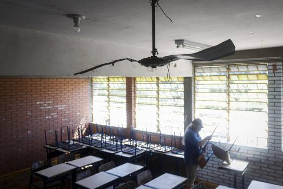 Governo do Estado afirma que aguarda decisão judicial sobre a data de início do ano letivo e entrou com recurso contra liminar que adiou o retorno dos estudantes, previso para esta segunda-feira (10)