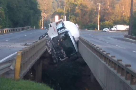 Segundo o Comando Rodoviário da Brigada Militar de Montenegro, não há previsão de liberação da rodovia