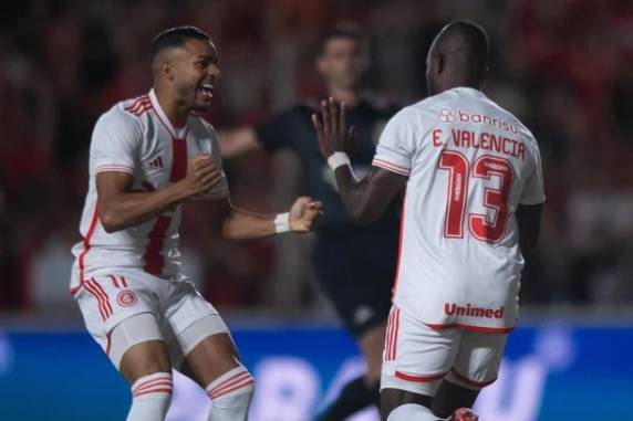 Vitinho, Enner Valencia e Wanderson marcaram os gols da vitória no 19 de Outubro