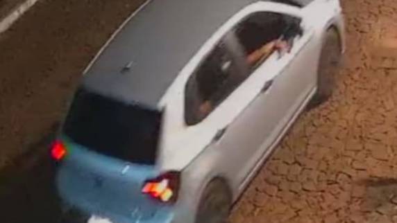 ATUALIZAÇÃO: A Brigada Militar identificou os ocupantes do carro, e os mesmos trabalham para um empresa de pesquisas de São Paulo, ligada a UNICEF